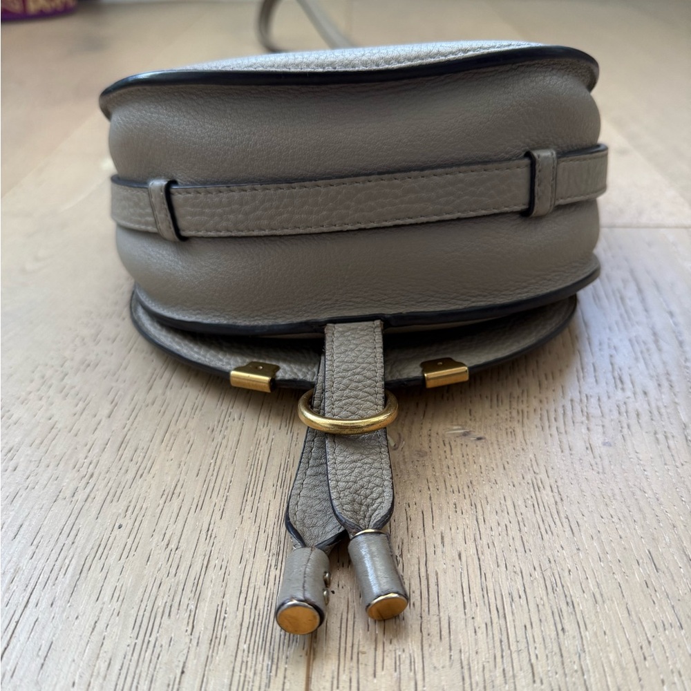 Chloe Small Marcie Crossbody Leather Bag in Cashmere Grey - Picture 11 of 16